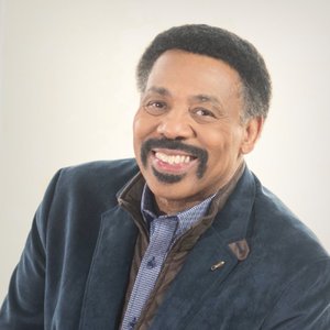 The Urban Alternative Tony Evans, PhD Logo